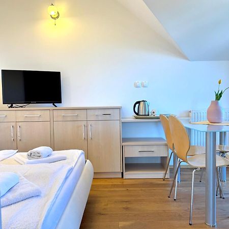 Guest House Domacija Krnc Hrib pri Hinjah Екстер'єр фото