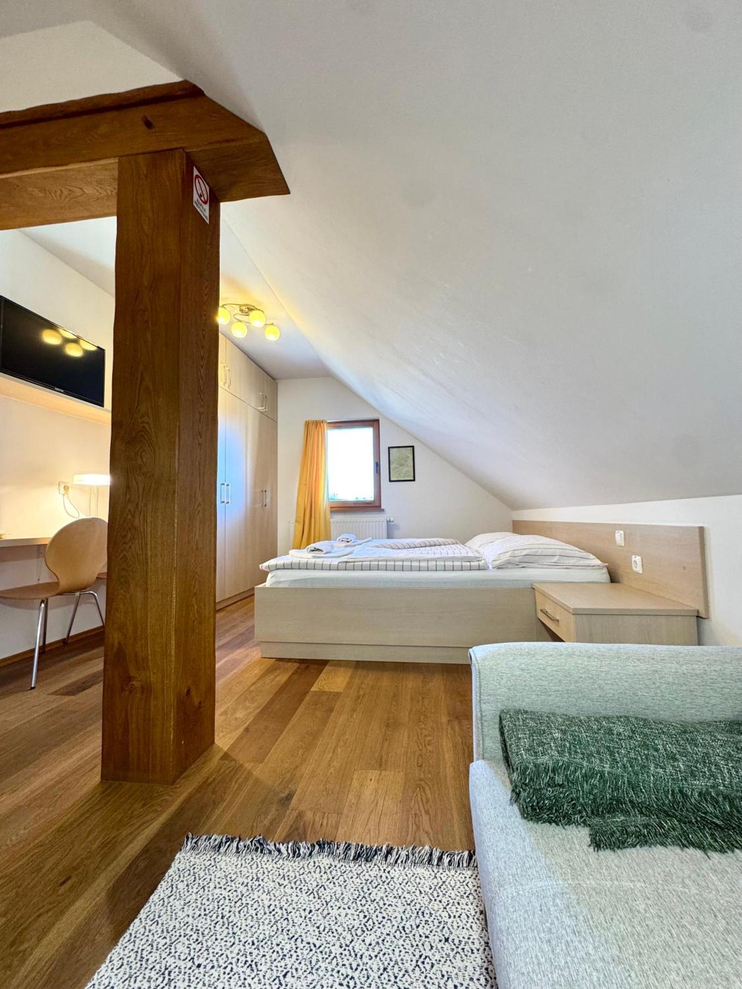 Guest House Domacija Krnc Hrib pri Hinjah Екстер'єр фото