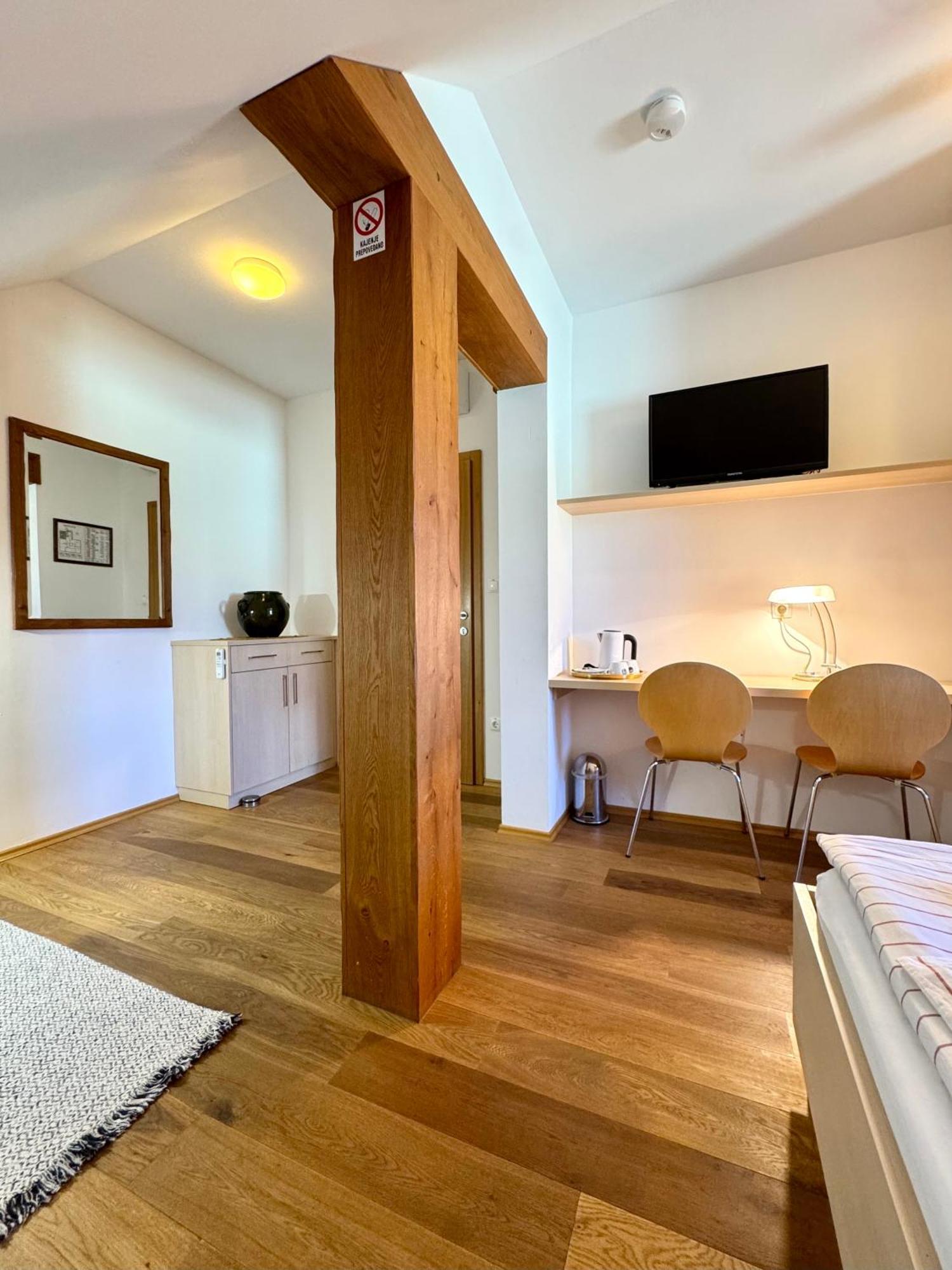 Guest House Domacija Krnc Hrib pri Hinjah Екстер'єр фото