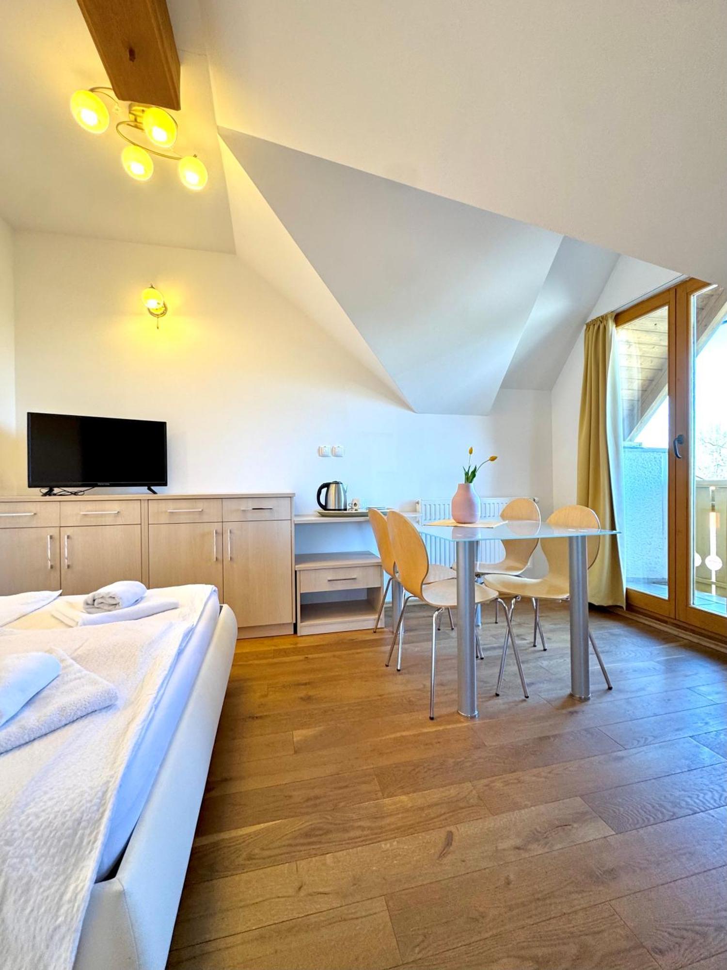 Guest House Domacija Krnc Hrib pri Hinjah Екстер'єр фото