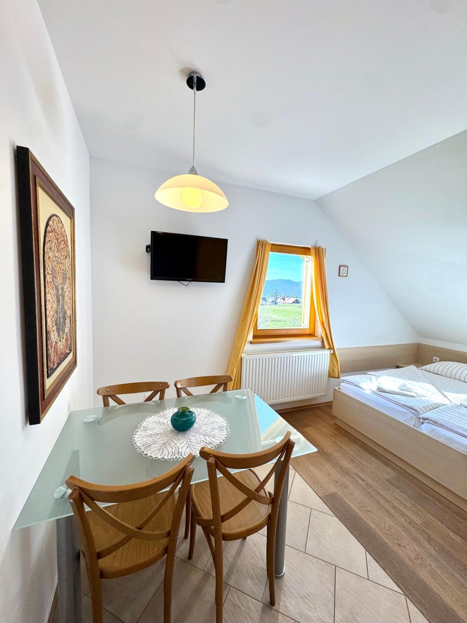 Guest House Domacija Krnc Hrib pri Hinjah Екстер'єр фото